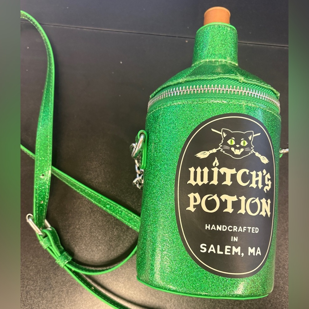 Chain "Witch Potion" purse!